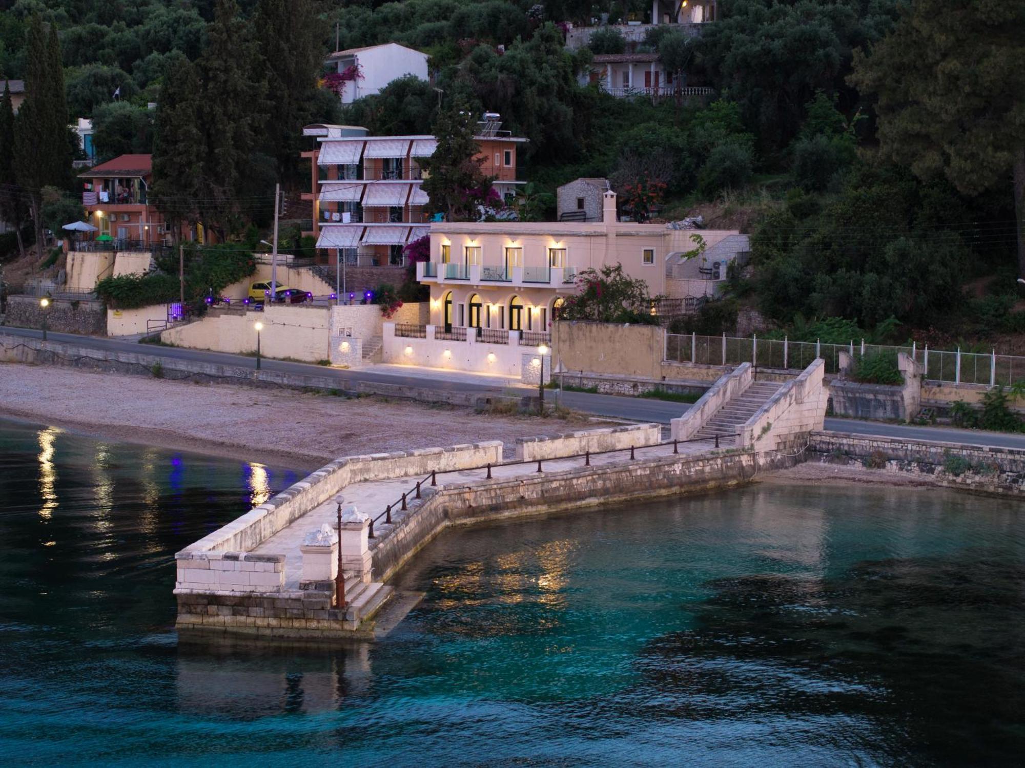 Achillion Bay Case de vacanță *