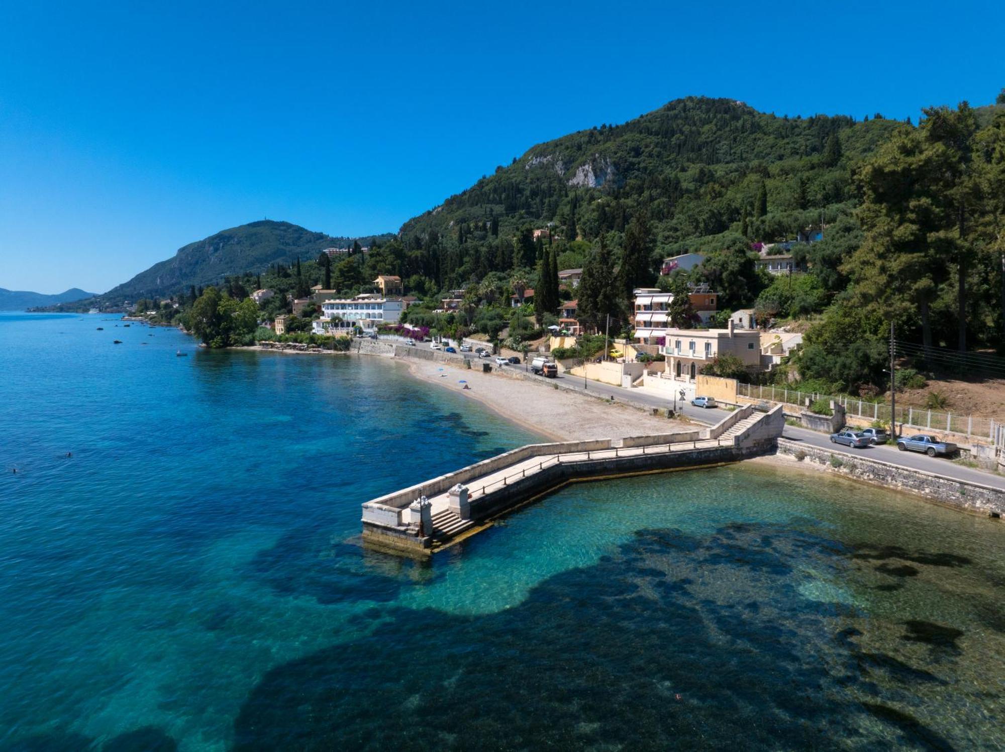 Achillion Bay Case de vacanță